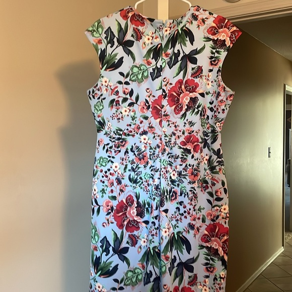 Dress - Picture 4 of 4